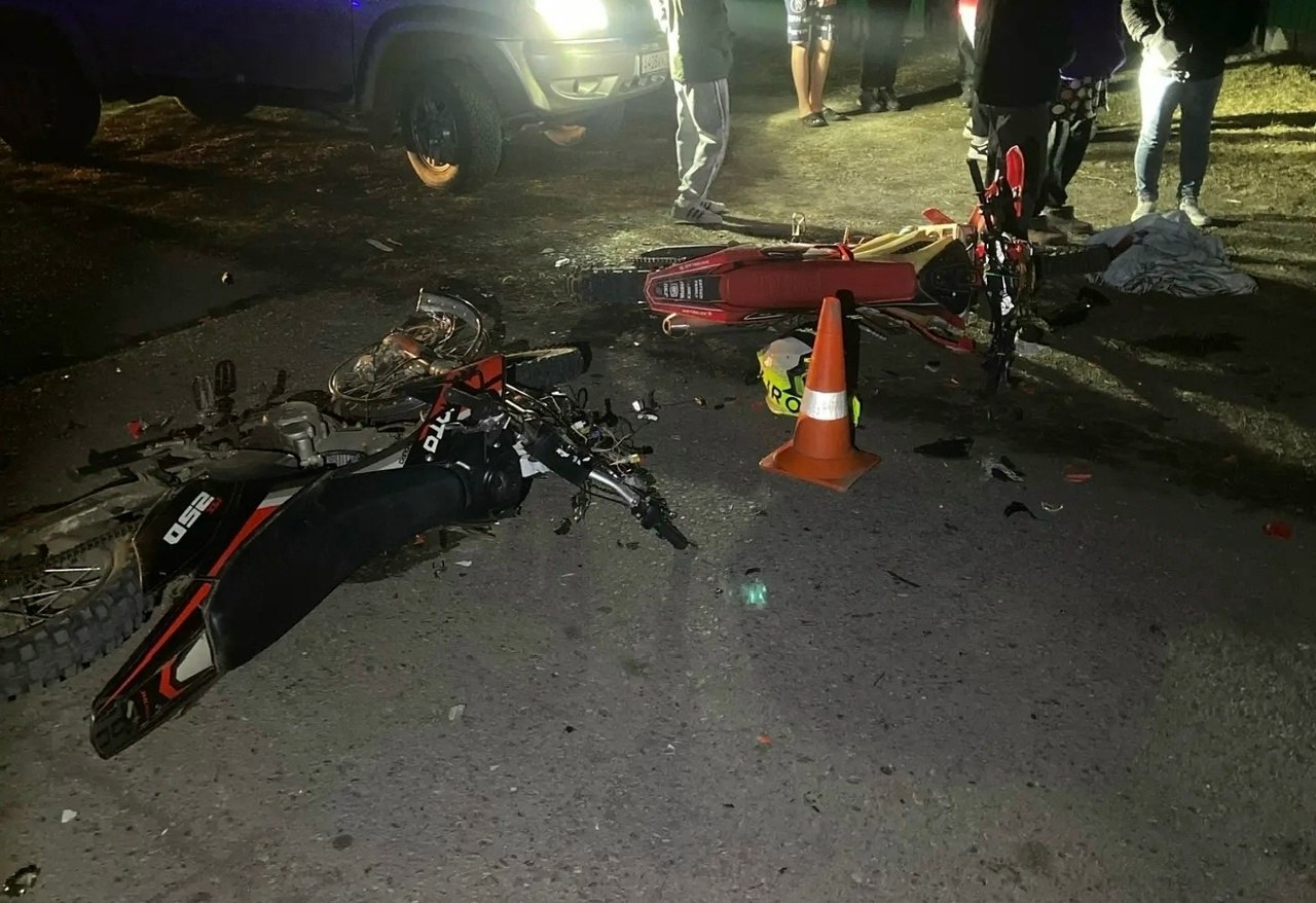 В АЛТАЙСКОМ РАЙОНЕ СТОЛКНУЛИСЬ ЮНЫЕ БАЙКЕРЫ-БЕСПРАВНИКИ В АЛТАЙСКОМ РАЙОНЕ СТОЛКНУЛИСЬ ЮНЫЕ БАЙКЕРЫ-БЕСПРАВНИКИ