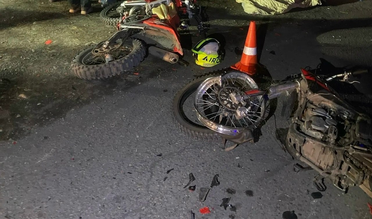 В АЛТАЙСКОМ РАЙОНЕ СТОЛКНУЛИСЬ ЮНЫЕ БАЙКЕРЫ-БЕСПРАВНИКИ В АЛТАЙСКОМ РАЙОНЕ СТОЛКНУЛИСЬ ЮНЫЕ БАЙКЕРЫ-БЕСПРАВНИКИ