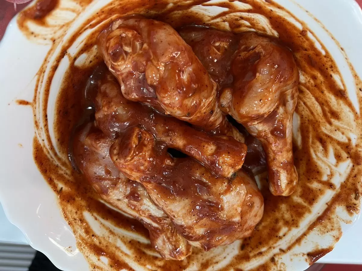 Нежные куриные голени в карамельном соусе: рецепт, который покорит ваши вкусовые рецепторы