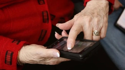 Черногорская пенсионерка перевела мошенникам 600 тысяч под предлогом замены домофона