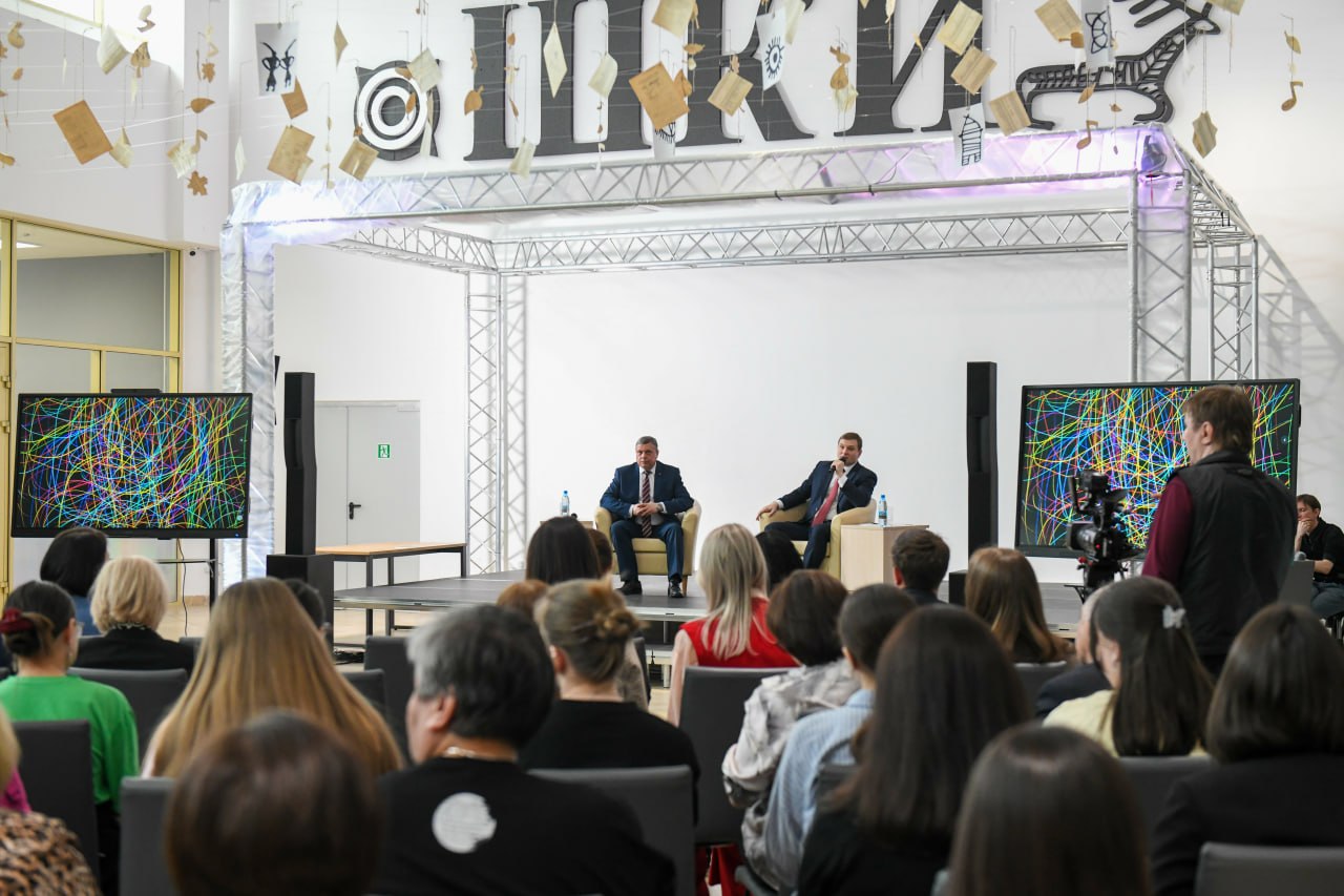 Валентин Коновалов: Провёл открытый диалог с представителями индустрии моды и лёгкой промышленности республики Валентин Коновалов: Провёл открытый диалог с представителями индустрии моды и лёгкой промышленности республики