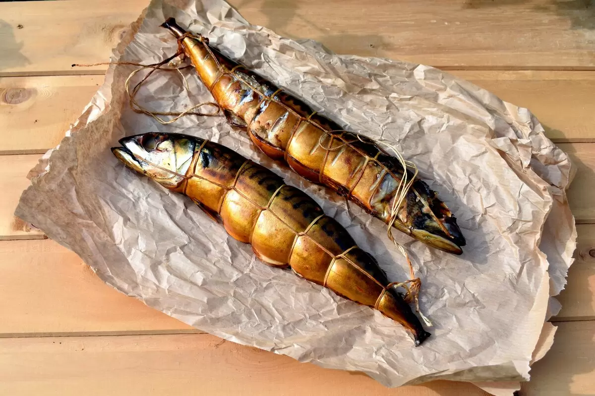 Секреты сочной скумбрии горячего копчения: пошаговый рецепт для истинных гурманов