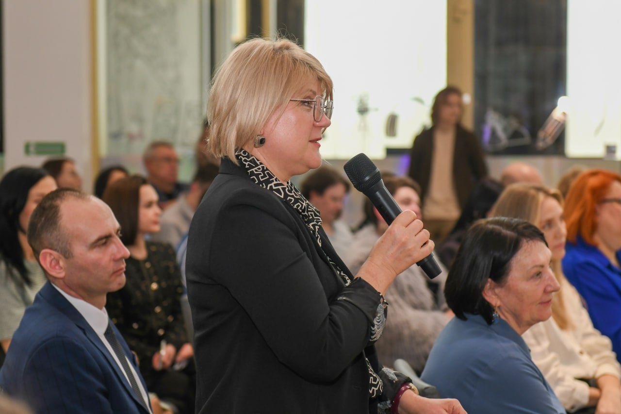 Валентин Коновалов: Провёл открытый диалог с представителями индустрии моды и лёгкой промышленности республики Валентин Коновалов: Провёл открытый диалог с представителями индустрии моды и лёгкой промышленности республики