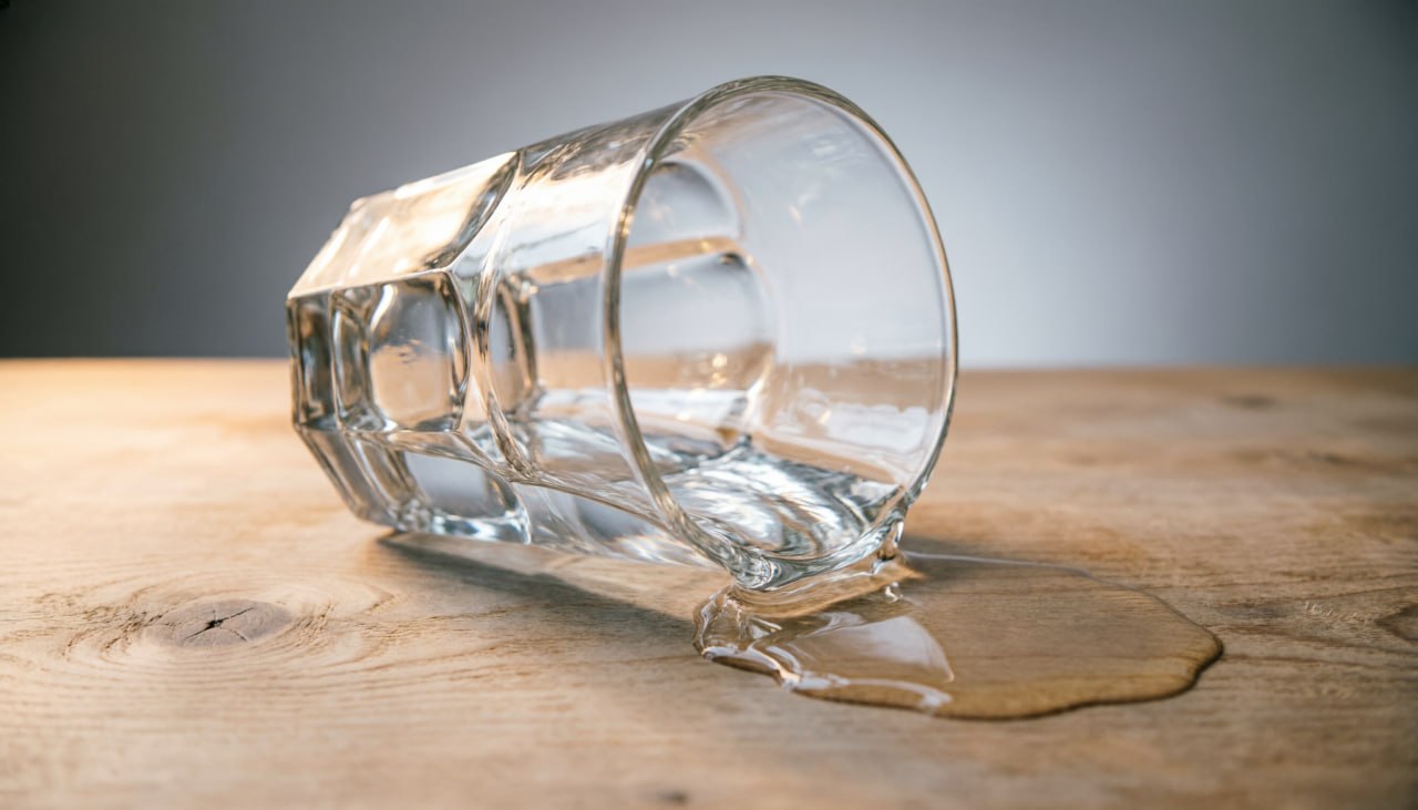 ПЬЯНАЯ ДРАКА: САЯНОГОРЕЦ ИЗБИЛ БУТЫЛКОЙ ЗНАКОМОГО