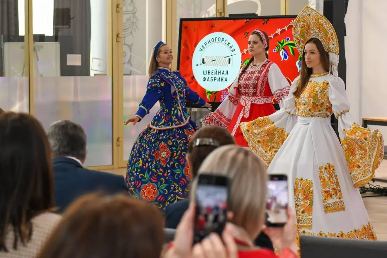 В Хакасии прошла встреча Валентина Коновалова с представителями легкой промышленности В Хакасии прошла встреча Валентина Коновалова с представителями легкой промышленности