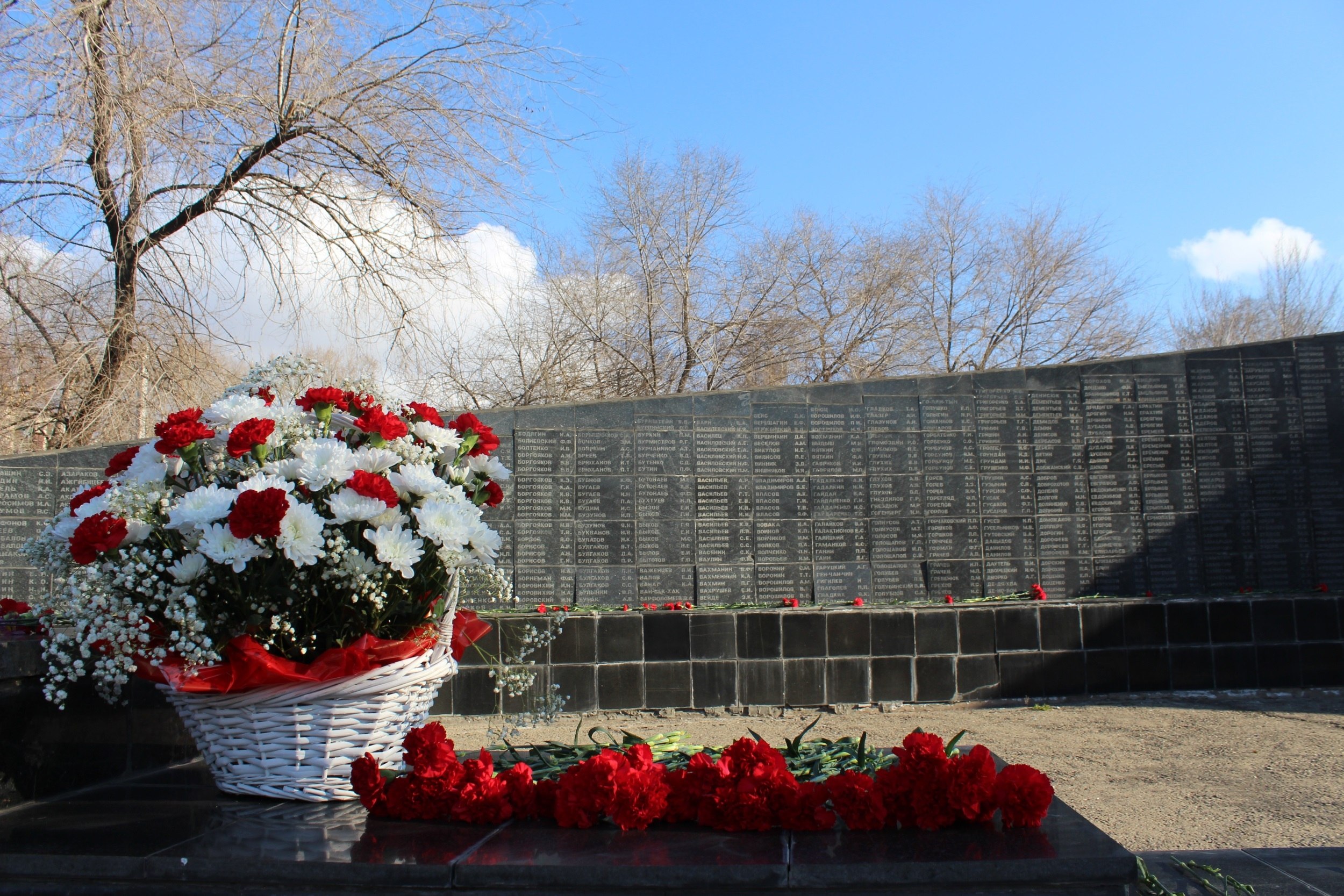 В 30-40 годах в газете «Советская Хакассия» с пугающей регулярностью появлялись разные публикации с призывами к жестоким и суровым репрессиям и расстрелам, причём обвинялись на страницах газет самые разные люди – от... В 30-40 годах в газете «Советская Хакассия» с пугающей регулярностью появлялись разные публикации с призывами к жестоким и суровым репрессиям и расстрелам, причём обвинялись на страницах газет самые разные люди – от...