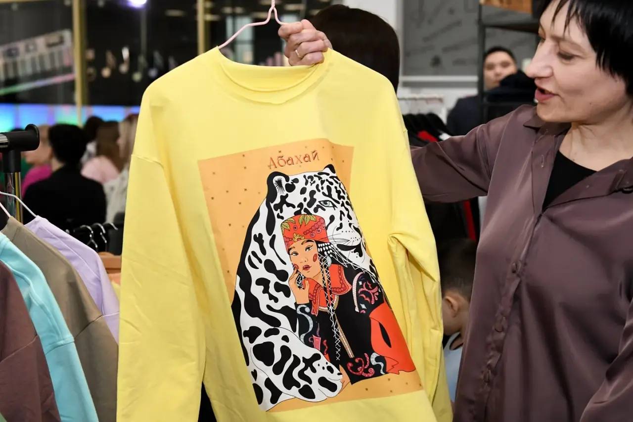 В Хакасии прошла встреча Валентина Коновалова с представителями легкой промышленности В Хакасии прошла встреча Валентина Коновалова с представителями легкой промышленности