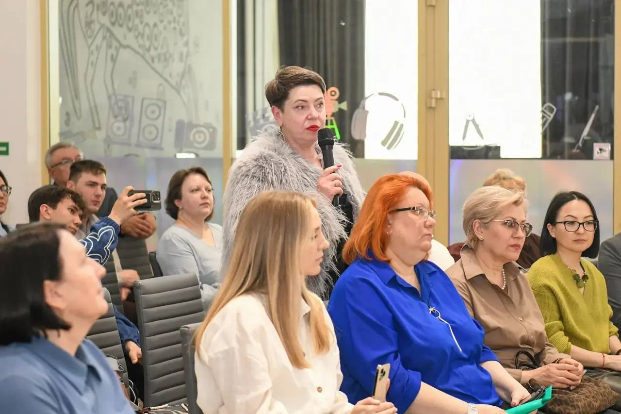 В Хакасии прошла встреча Валентина Коновалова с представителями легкой промышленности В Хакасии прошла встреча Валентина Коновалова с представителями легкой промышленности