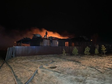 Несколько очагов пожаров ликвидируют огнеборцы в Хакасии