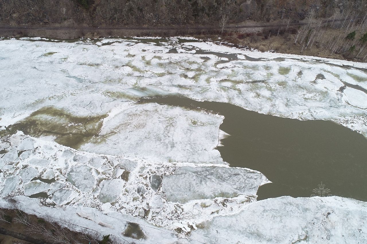 Согласно предупреждению Хакасского ЦГМС, вскрытие р. Абакан у н.п. Райков сопровождается затором льда