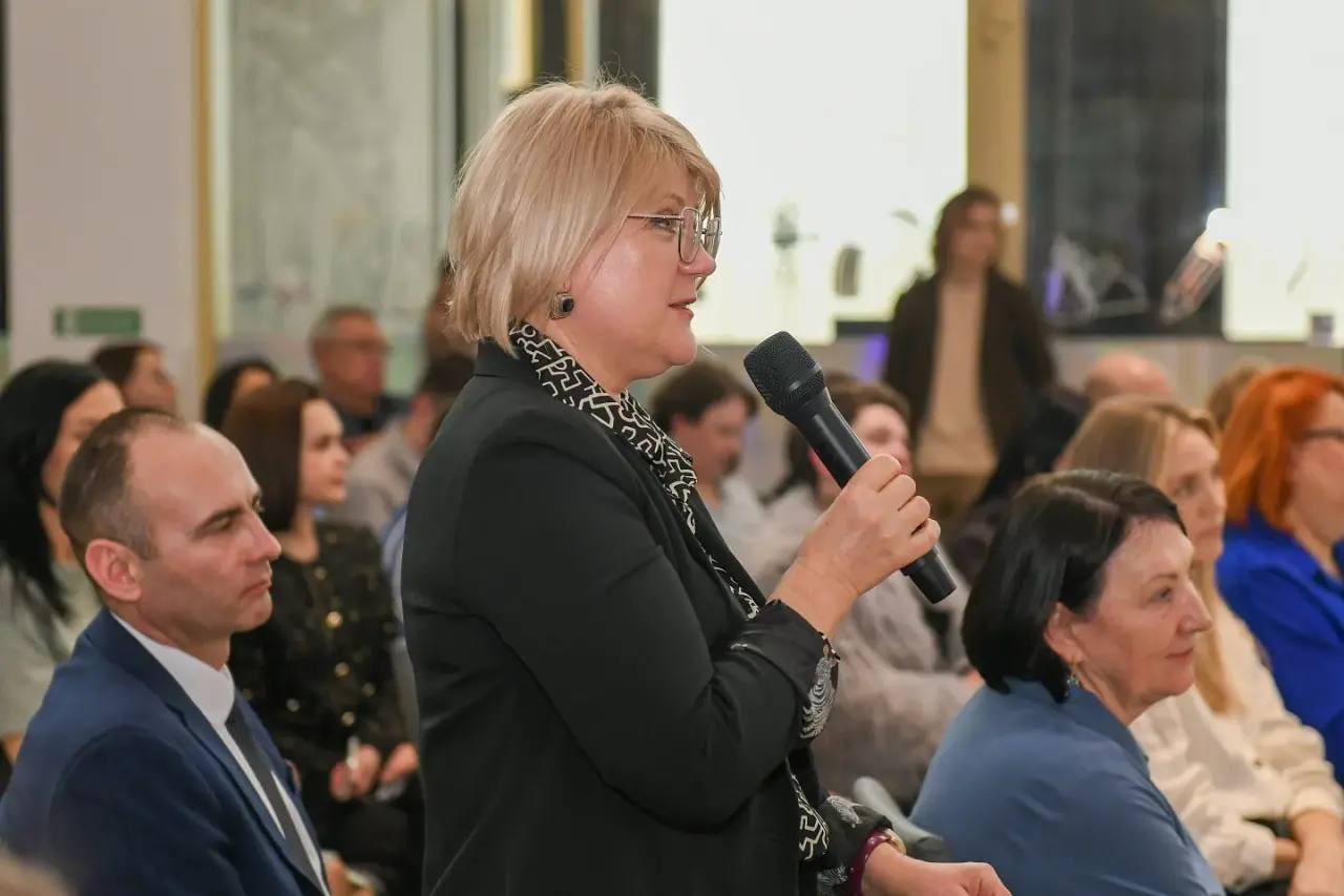 В Хакасии прошла встреча Валентина Коновалова с представителями легкой промышленности В Хакасии прошла встреча Валентина Коновалова с представителями легкой промышленности