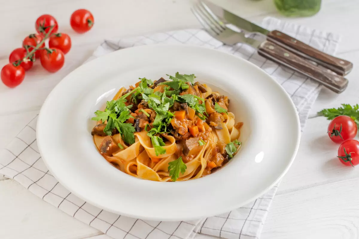 Фетучини по-неаполитански: Вкусное путешествие в мир вегетарианской кухни