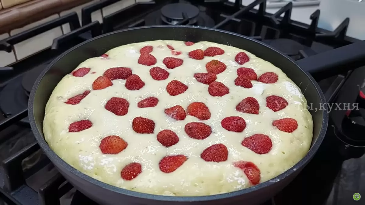 Летний пирог на сковороде: идеальный десерт для жарких дней