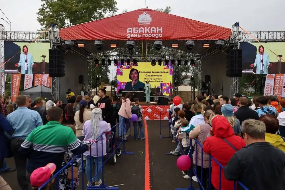 Фестиваль современной электронной этнической музыки «Наа н» из Школы креативных индустрий выступит в театре «Геликон-опера» в Москве Фестиваль современной электронной этнической музыки «Наа н» из Школы креативных индустрий выступит в театре «Геликон-опера» в Москве