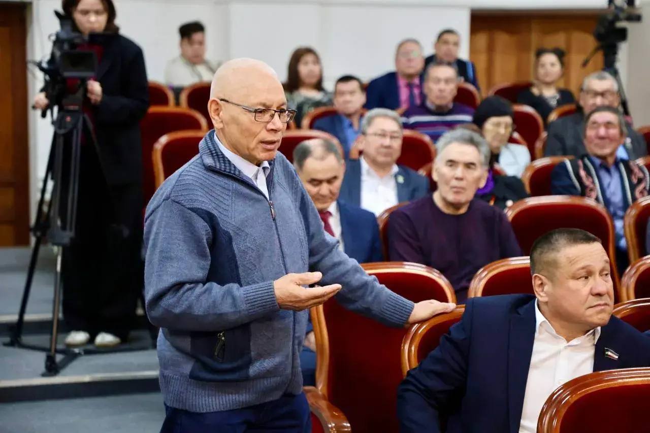 Председателем Республиканского Совета старейшин хакасского народа избран Петр Воронин Председателем Республиканского Совета старейшин хакасского народа избран Петр Воронин