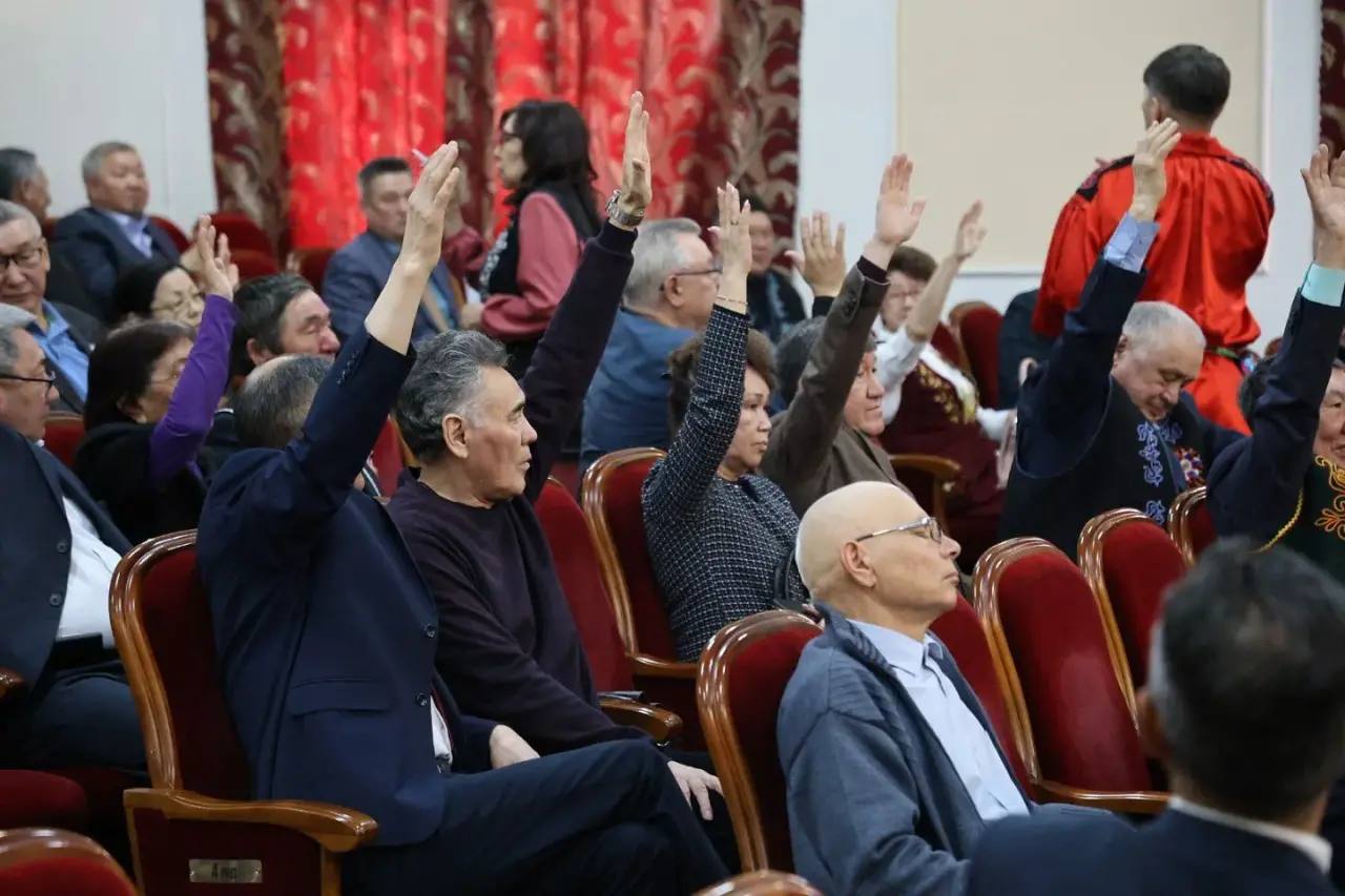 Председателем Республиканского Совета старейшин хакасского народа избран Петр Воронин Председателем Республиканского Совета старейшин хакасского народа избран Петр Воронин