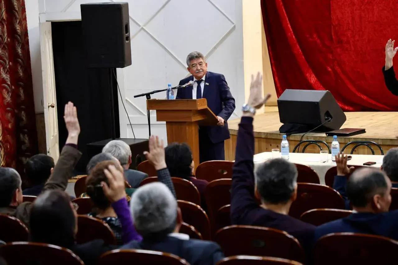 Председателем Республиканского Совета старейшин хакасского народа избран Петр Воронин Председателем Республиканского Совета старейшин хакасского народа избран Петр Воронин