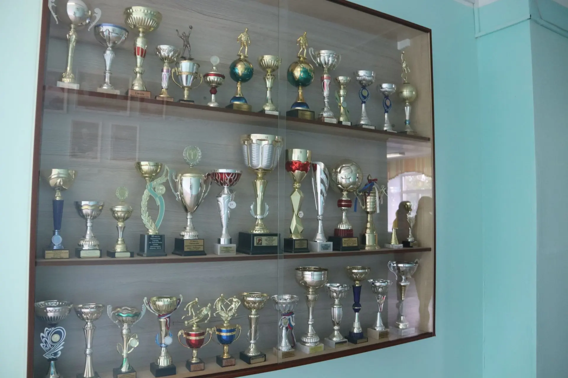 Двое Почётных граждан Абакана = школа № 26. Из воспоминаний Н.Г. Булакина о времени работы Г.А. Вяткина в Верховном Совете Хакасии: «Как-то мы с Геннадием Африкановичем выехали в посёлок МПС Двое Почётных граждан Абакана = школа № 26. Из воспоминаний Н.Г. Булакина о времени работы Г.А. Вяткина в Верховном Совете Хакасии: «Как-то мы с Геннадием Африкановичем выехали в посёлок МПС