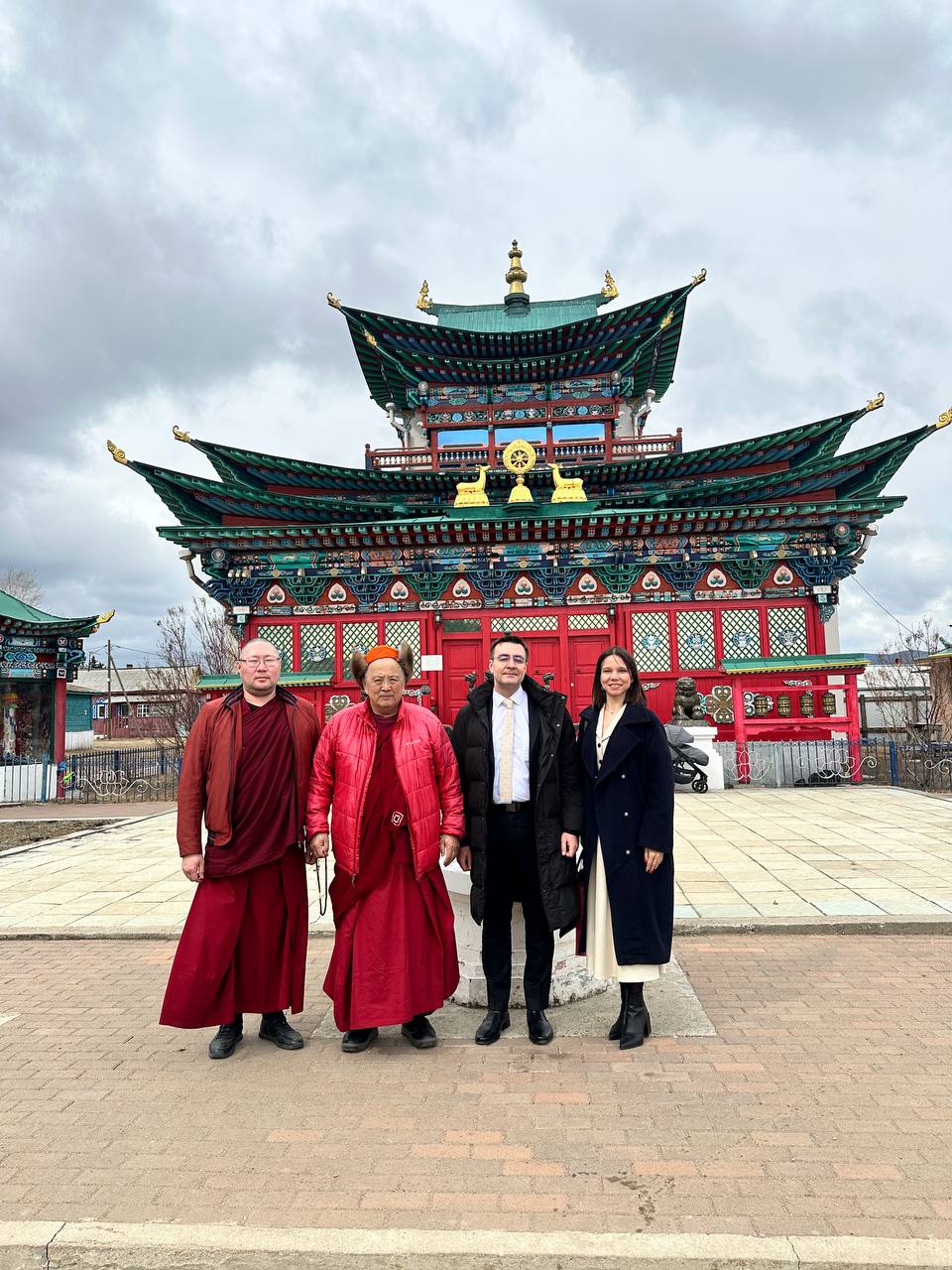 Спецпредставитель Министра иностранных дел Российской Федерации Михаил Мелех провел встречу с Главой Буддийской традиционной Сангхи России Дамбой Аюшеевым Спецпредставитель Министра иностранных дел Российской Федерации Михаил Мелех провел встречу с Главой Буддийской традиционной Сангхи России Дамбой Аюшеевым