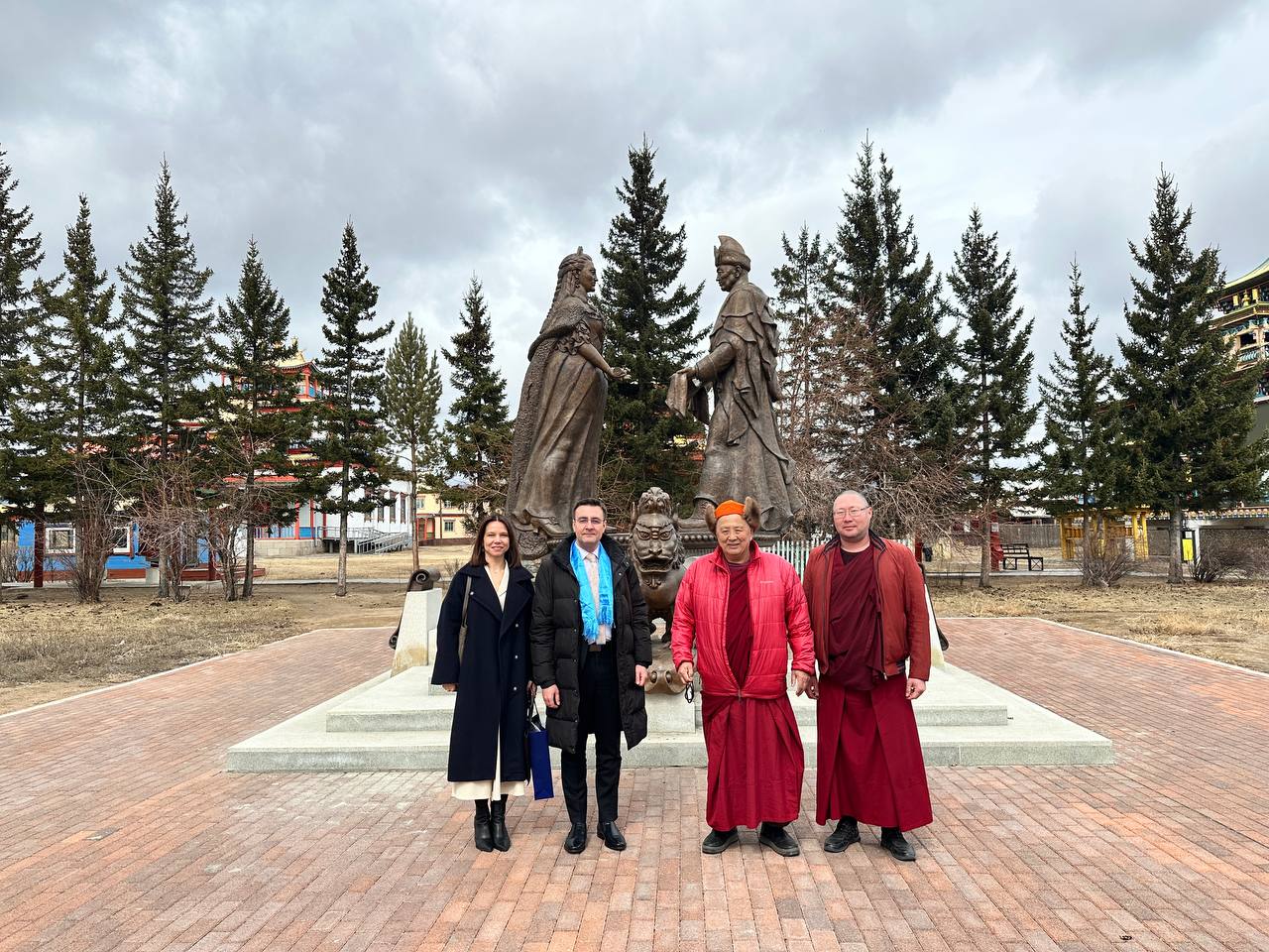 Спецпредставитель Министра иностранных дел Российской Федерации Михаил Мелех провел встречу с Главой Буддийской традиционной Сангхи России Дамбой Аюшеевым Спецпредставитель Министра иностранных дел Российской Федерации Михаил Мелех провел встречу с Главой Буддийской традиционной Сангхи России Дамбой Аюшеевым