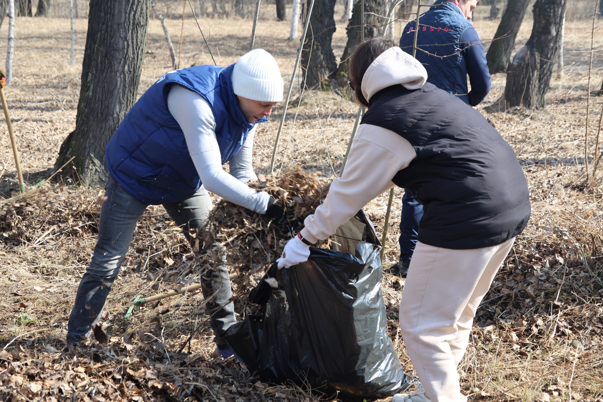 Генеральная уборка Абакана: субботник в ПКиО Генеральная уборка Абакана: субботник в ПКиО