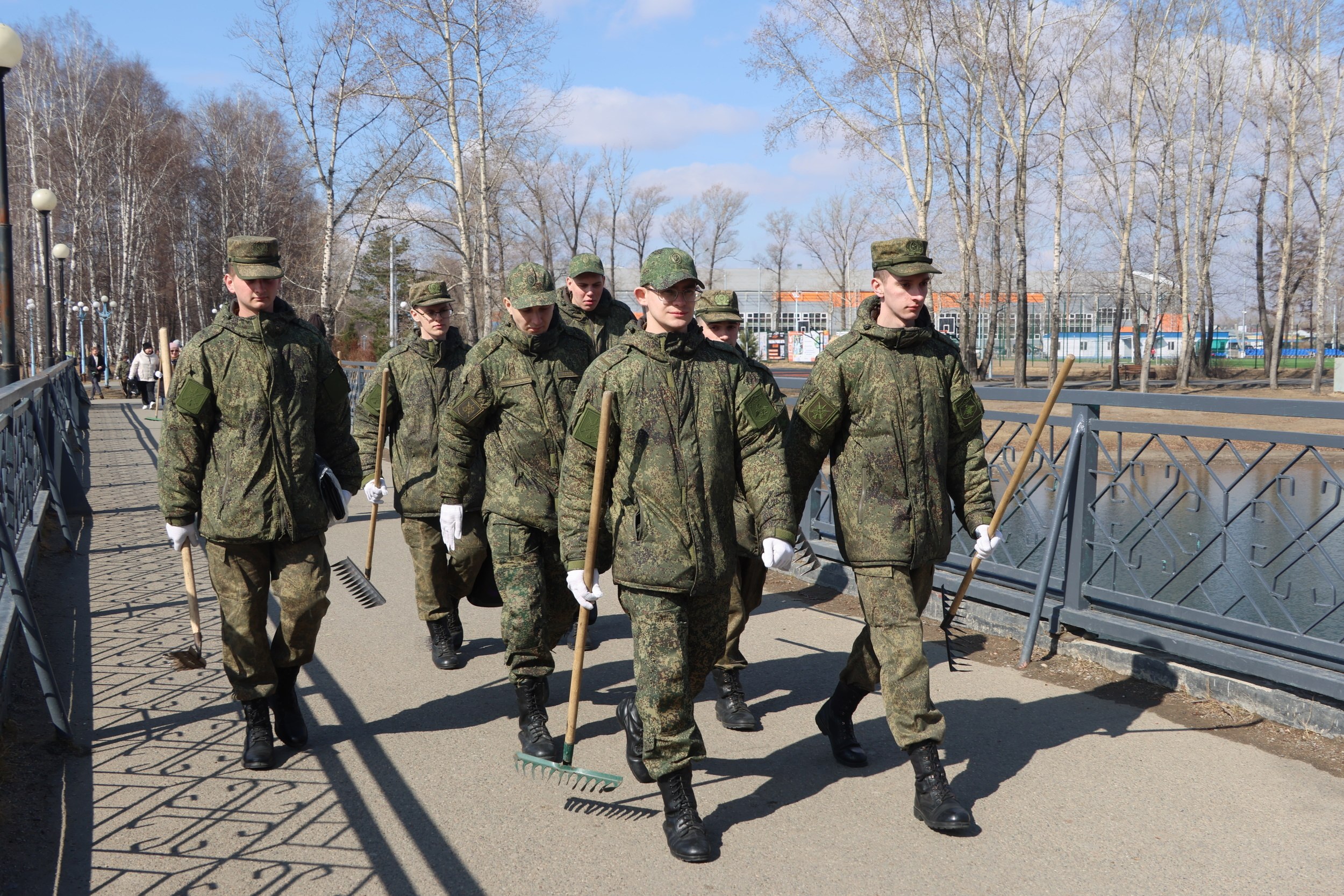 Генеральная уборка Абакана: субботник в ПКиО Генеральная уборка Абакана: субботник в ПКиО