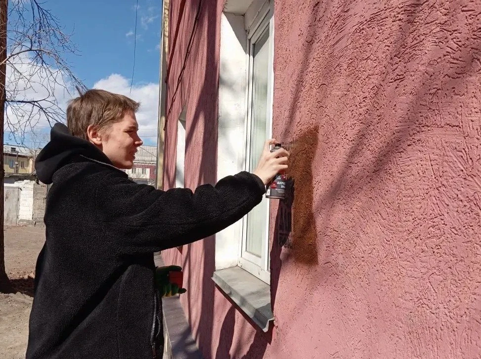 В Черногорске прошла акция «Чистый фасад» В Черногорске прошла акция «Чистый фасад»