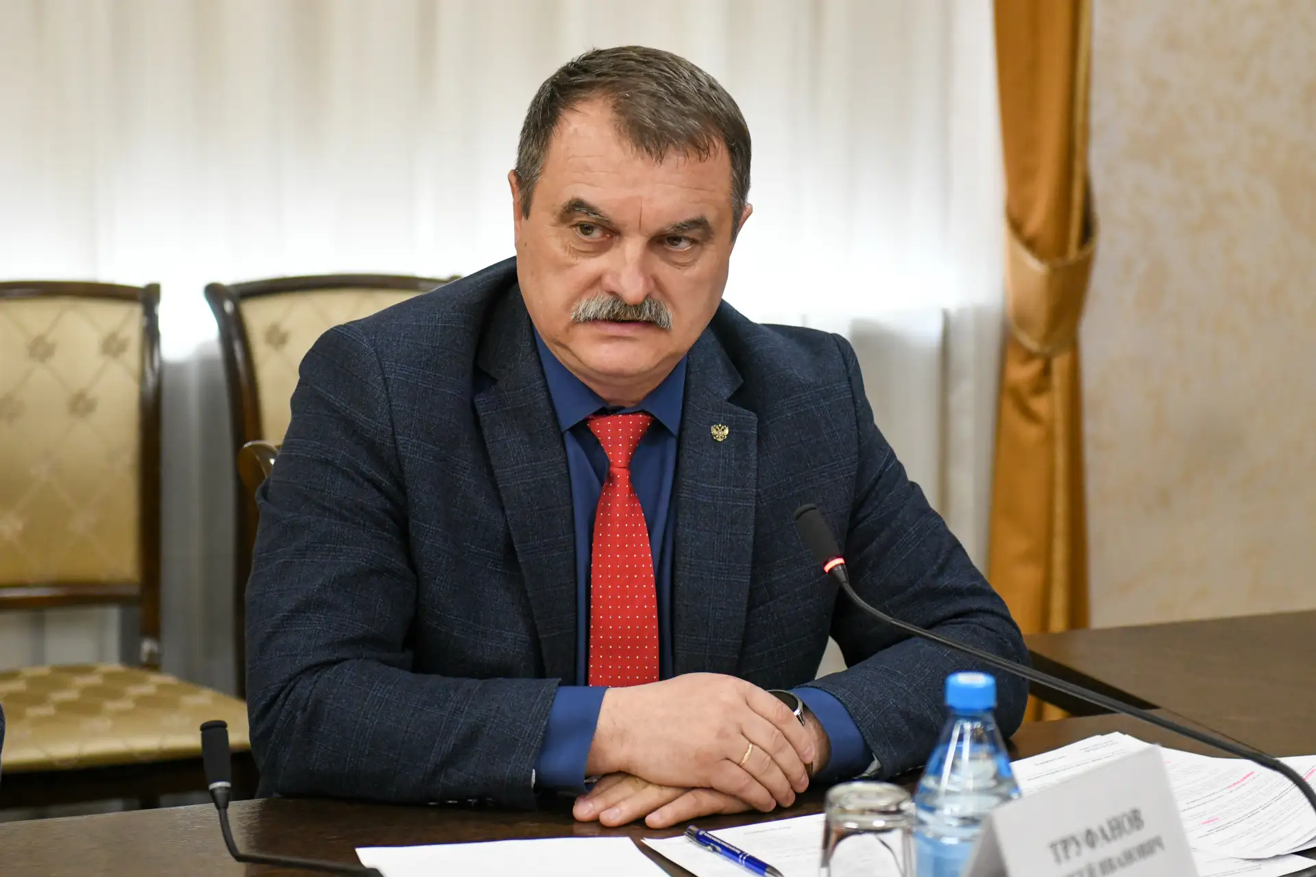 Валентин Коновалов: С профильными специалистами рассмотрели меры по недопущению массовых заболеваний домашнего скота Валентин Коновалов: С профильными специалистами рассмотрели меры по недопущению массовых заболеваний домашнего скота