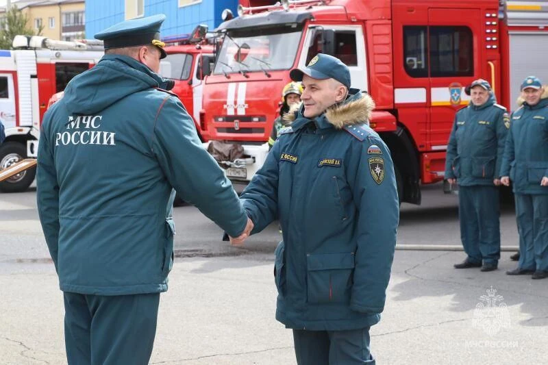 В Абакане проводили на заслуженный отдых опытного пожарного