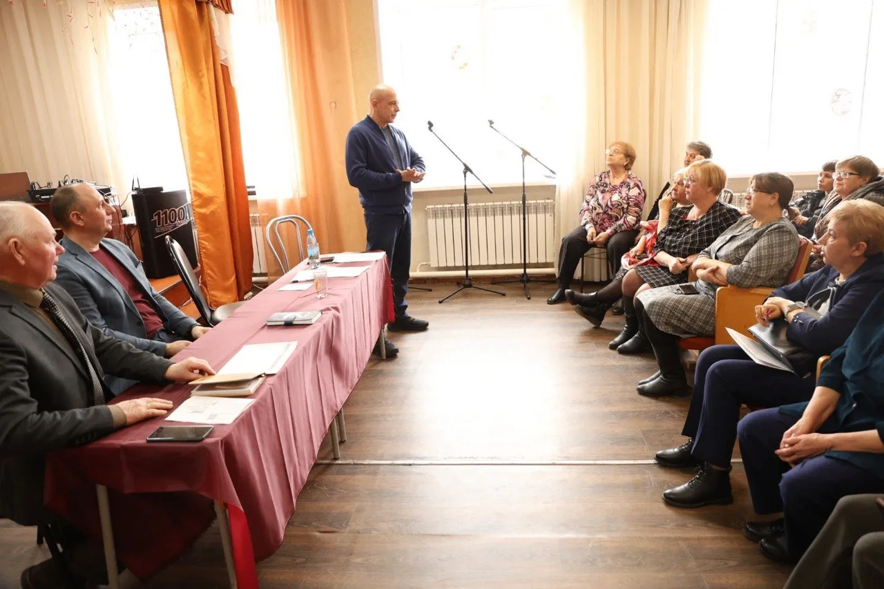 Глава республиканского парламента встретился с жителями села Ефремкино в Ширинском районе Глава республиканского парламента встретился с жителями села Ефремкино в Ширинском районе