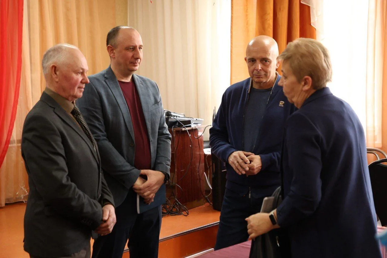 Глава республиканского парламента встретился с жителями села Ефремкино в Ширинском районе Глава республиканского парламента встретился с жителями села Ефремкино в Ширинском районе