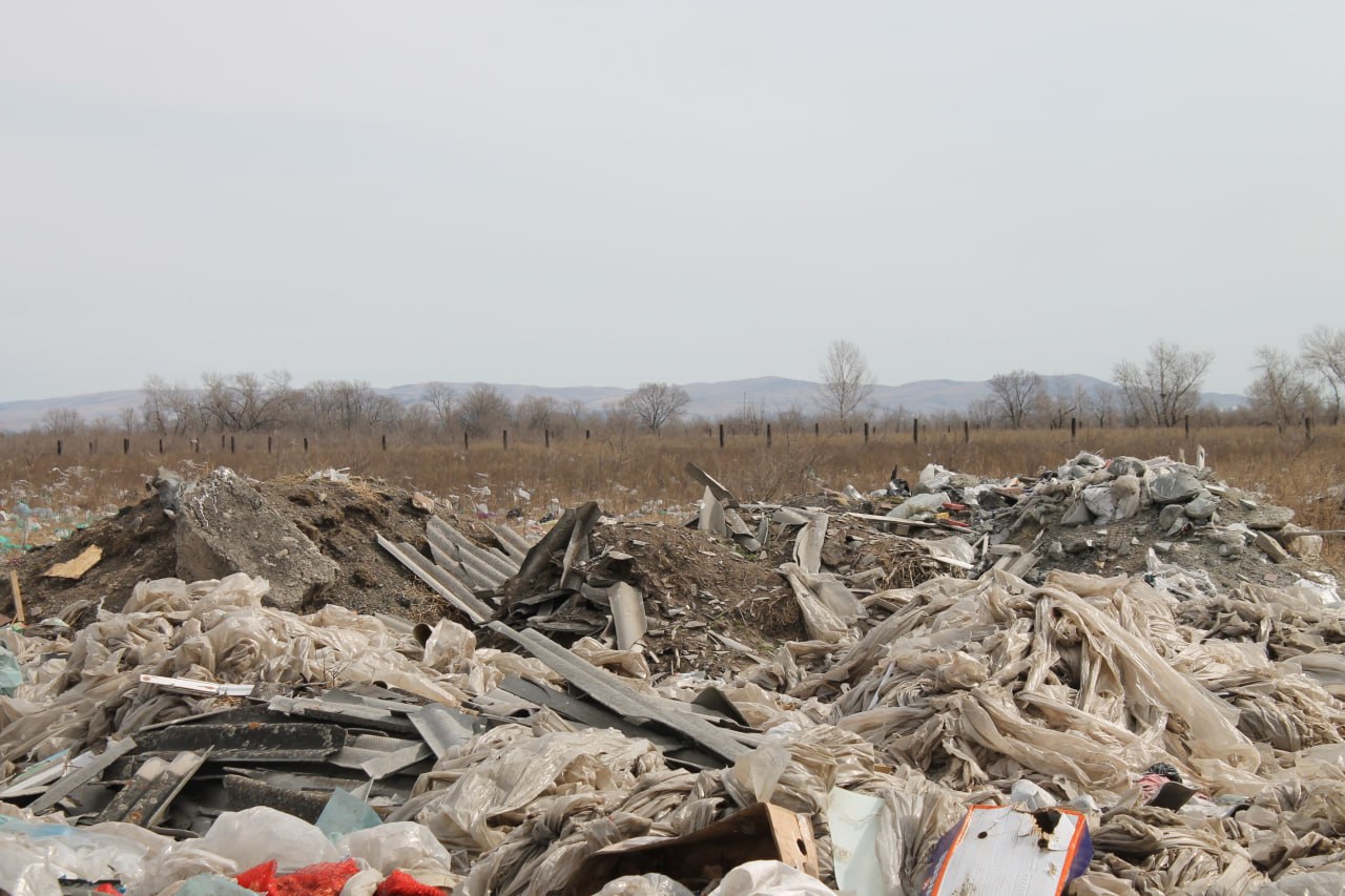 Свалка в 3 тысячи квадратных метров разрослась в Усть-Абаканском районе, Россельхознадзор выдал собственнику участка предписание Свалка в 3 тысячи квадратных метров разрослась в Усть-Абаканском районе, Россельхознадзор выдал собственнику участка предписание