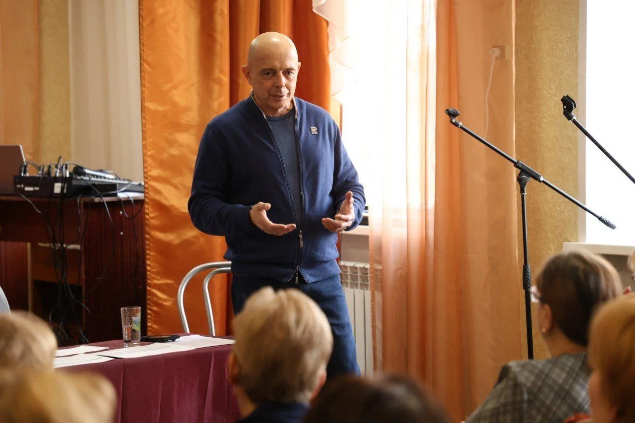 Глава республиканского парламента встретился с жителями села Ефремкино в Ширинском районе Глава республиканского парламента встретился с жителями села Ефремкино в Ширинском районе