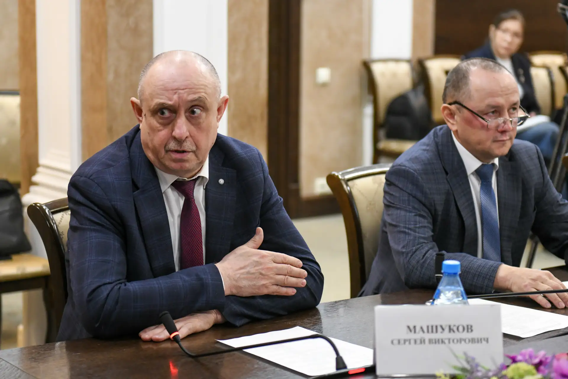 Валентин Коновалов: С профильными специалистами рассмотрели меры по недопущению массовых заболеваний домашнего скота Валентин Коновалов: С профильными специалистами рассмотрели меры по недопущению массовых заболеваний домашнего скота