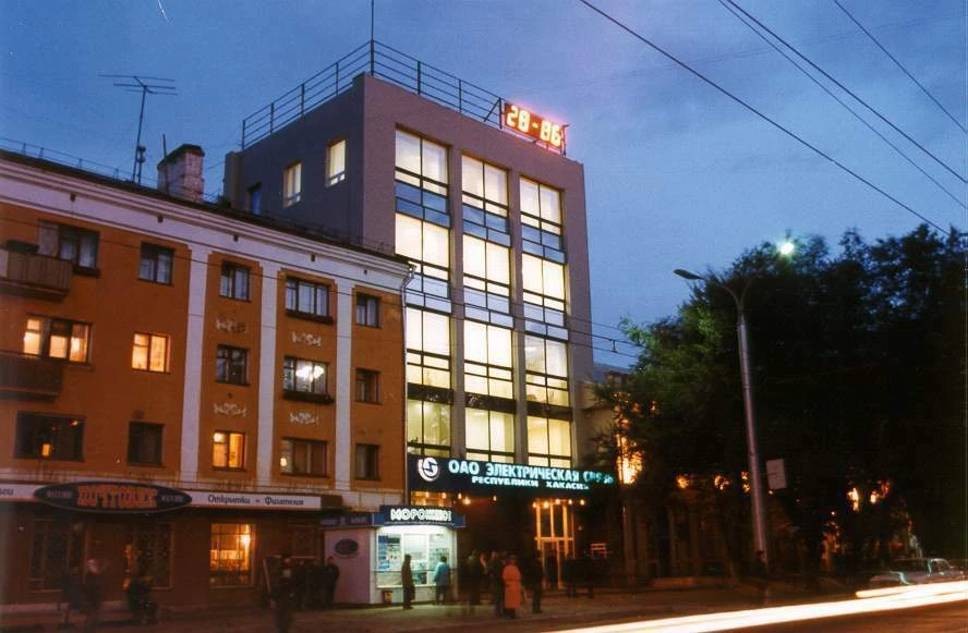 Первая телефонная станция в Абакане появилась на территории будущего города Абакана, по разным данным, в 1926 или 1927 году. В 1948 году в Абакане была установлена первая АТС Первая телефонная станция в Абакане появилась на территории будущего города Абакана, по разным данным, в 1926 или 1927 году. В 1948 году в Абакане была установлена первая АТС