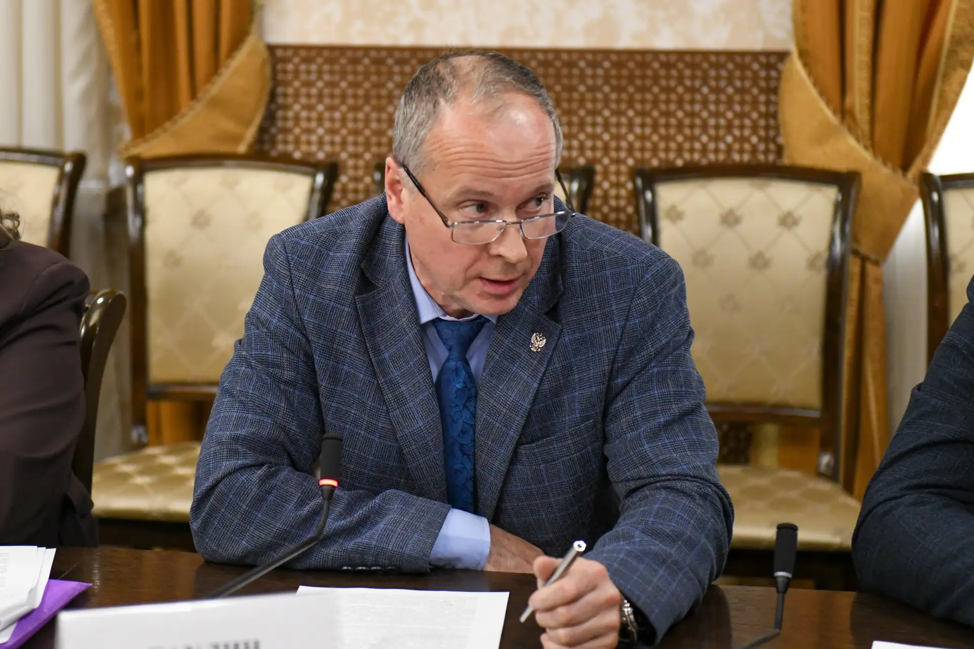 Валентин Коновалов: С профильными специалистами рассмотрели меры по недопущению массовых заболеваний домашнего скота Валентин Коновалов: С профильными специалистами рассмотрели меры по недопущению массовых заболеваний домашнего скота