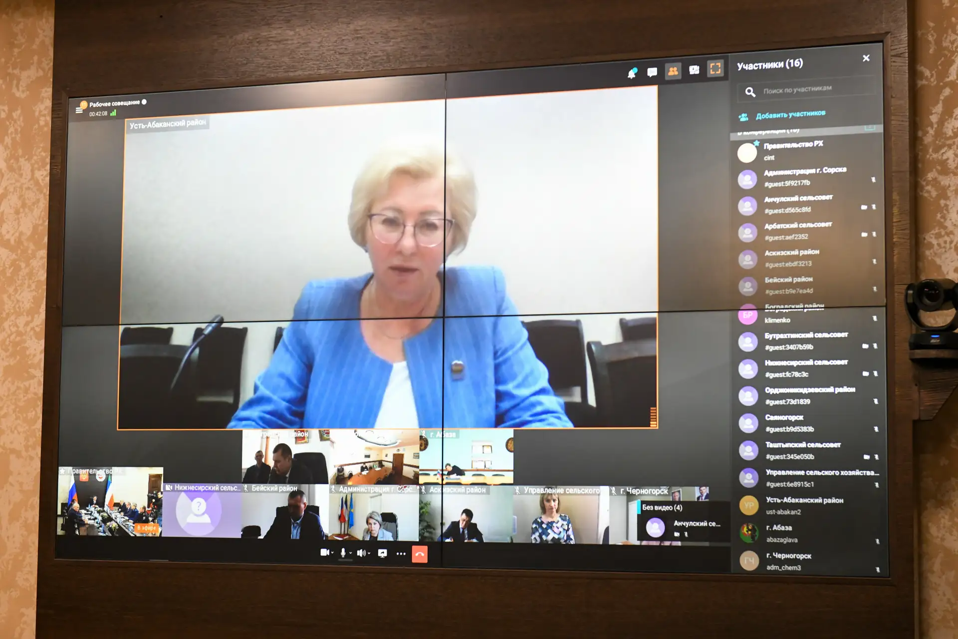 Валентин Коновалов: С профильными специалистами рассмотрели меры по недопущению массовых заболеваний домашнего скота Валентин Коновалов: С профильными специалистами рассмотрели меры по недопущению массовых заболеваний домашнего скота