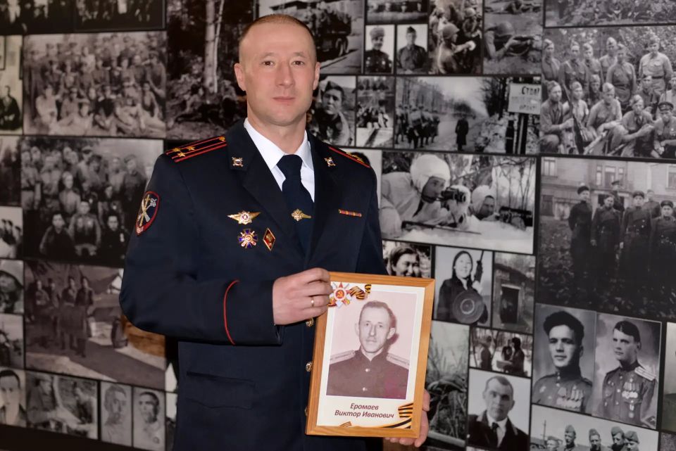 В рамках Всероссийской акции «С нами Победа» воспоминаниями о своем деде – фронтовике делится главный инспектор инспекции штаба МВД по Республике Хакасия полковник внутренней службы Сергей Ондар
