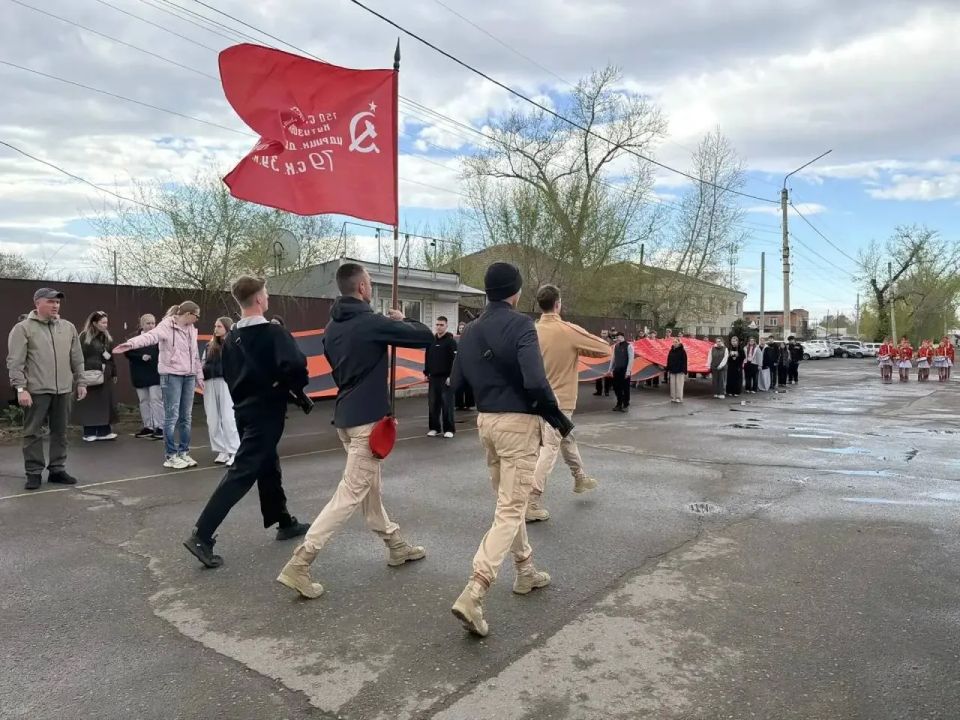 Сегодня в Усть-Абакане прошла генеральная репетиция Парада Победы у мемориала «Вечная слава» Сегодня в Усть-Абакане прошла генеральная репетиция Парада Победы у мемориала «Вечная слава»
