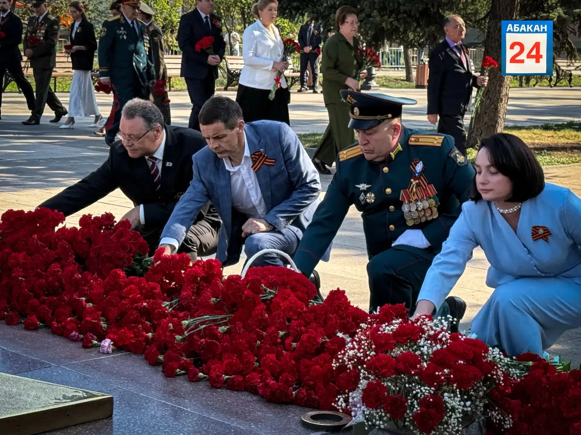 Ритуал Памяти проходит у Вечного огня в Парке Победы Абакана Ритуал Памяти проходит у Вечного огня в Парке Победы Абакана