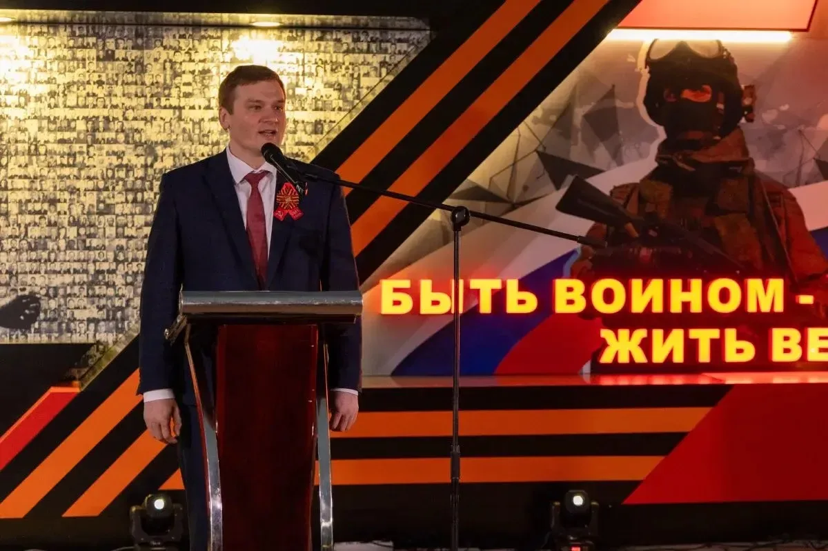 Новый этап акции «Подвиги отцов — крылья сыновей»: Глава Хакасии принял участие в открытии сквера «Звезда» в Черногорске