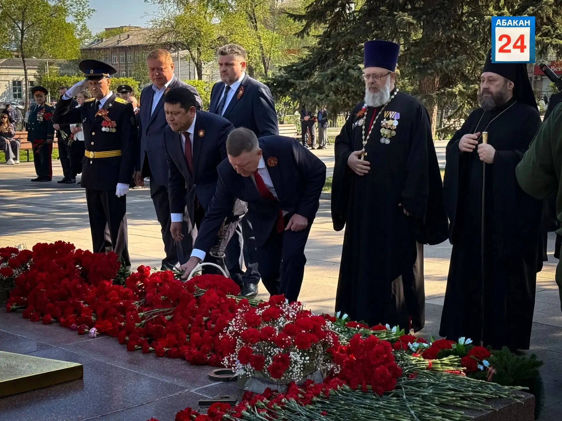 Ритуал Памяти проходит у Вечного огня в Парке Победы Абакана Ритуал Памяти проходит у Вечного огня в Парке Победы Абакана
