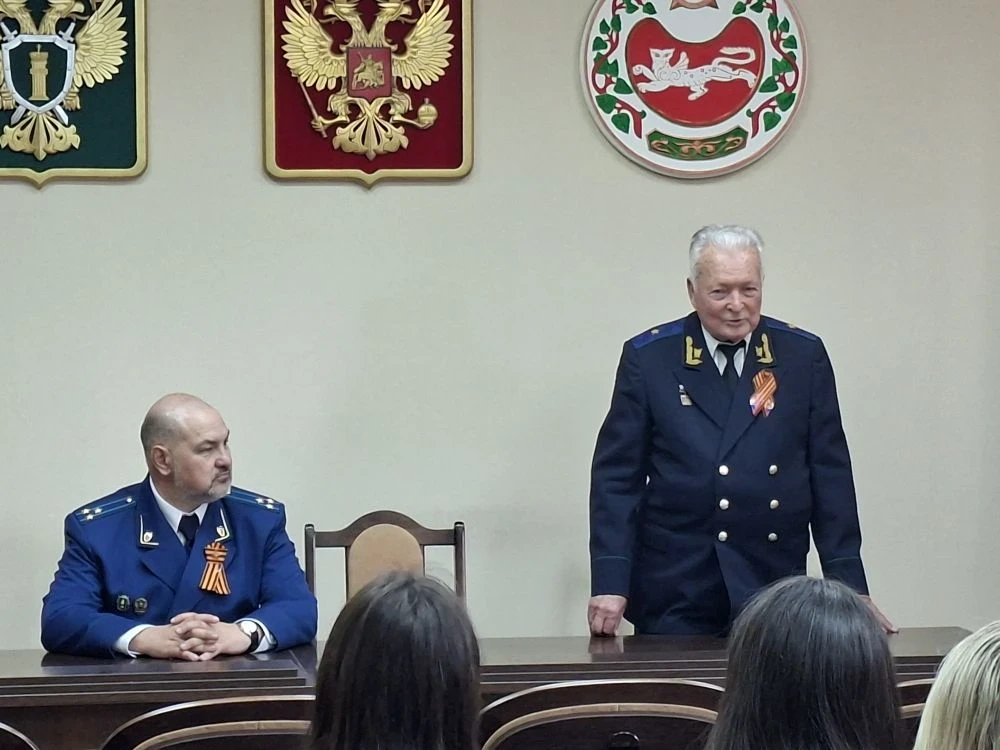 В честь 81-летия Победы в Великой Отечественной войне в прокуратуре г. Абакана прошло торжественное собрание с участием ветерана прокуратуры Горелова Анатолия Григорьевича В честь 81-летия Победы в Великой Отечественной войне в прокуратуре г. Абакана прошло торжественное собрание с участием ветерана прокуратуры Горелова Анатолия Григорьевича
