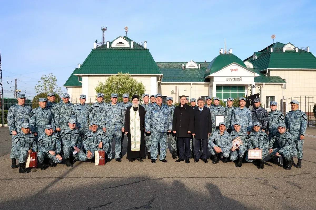 Глава Хакасии встретил сотрудников полиции, вернувшихся из командировки на Северном Кавказе