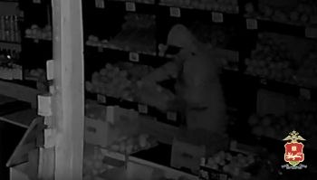 Фруктовый переполох: жителя Хакасии задержали за кражу продуктов