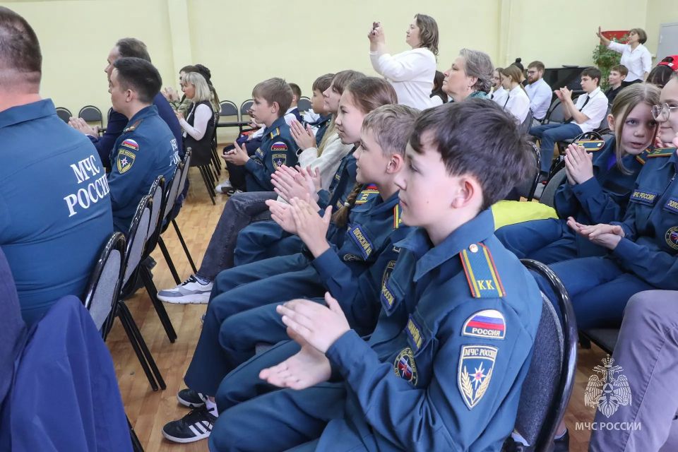 Наградили чемпионов!. В абаканской школе №29 прошло торжественное награждение победителей муниципального этапа соревнований «Школа безопасности» Наградили чемпионов!. В абаканской школе №29 прошло торжественное награждение победителей муниципального этапа соревнований «Школа безопасности»