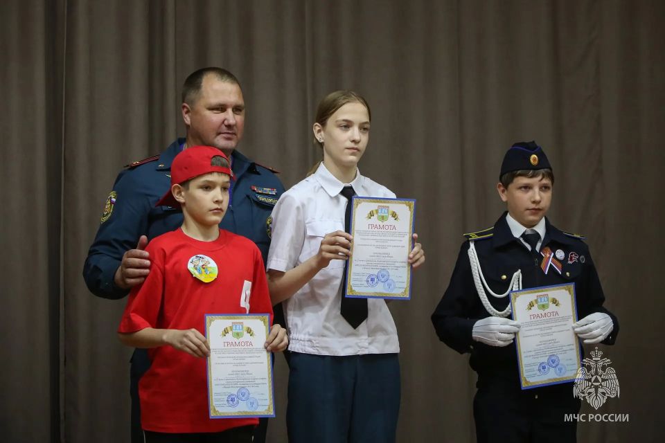 Наградили чемпионов!. В абаканской школе №29 прошло торжественное награждение победителей муниципального этапа соревнований «Школа безопасности» Наградили чемпионов!. В абаканской школе №29 прошло торжественное награждение победителей муниципального этапа соревнований «Школа безопасности»
