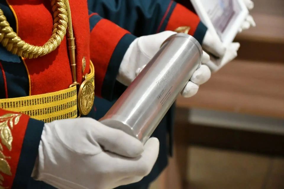 В Абакан доставили капсулу с землёй из Брестской крепости В Абакан доставили капсулу с землёй из Брестской крепости