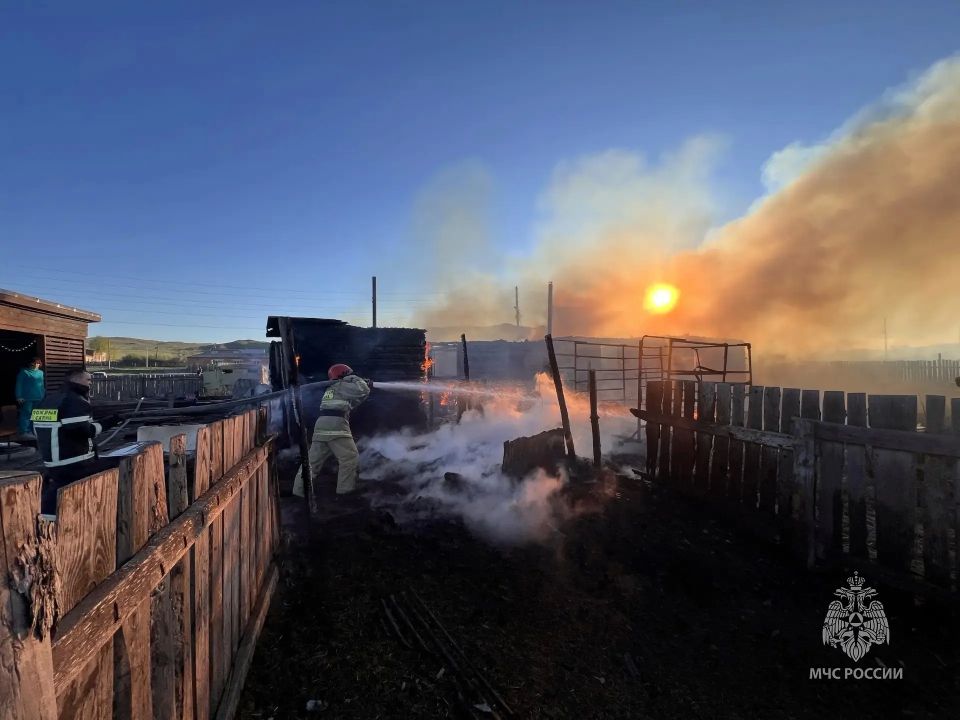 В Камыште пожарные ликвидировали серьезный пожар