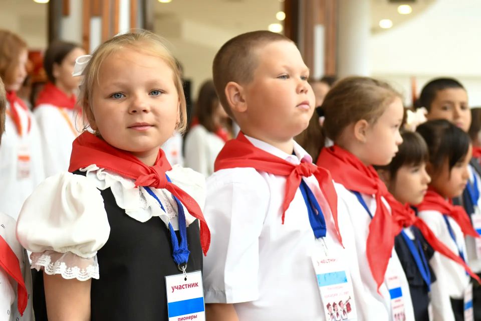 Школьники Хакасии вновь стали пионерами Школьники Хакасии вновь стали пионерами